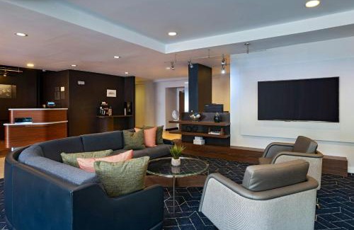 Gateway Hotel | Modern Retreat at Courtyard by Marriott Austin The Domain