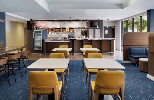Franklin Park Hotel | Discover Courtyard by Marriott Austin South: Family-Friendly Retreat