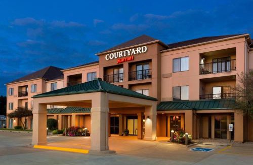 Normal Hotel | Comfortable Stay at Courtyard by Marriott Bloomington Normal