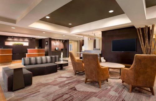 Normal Hotel | Comfortable Stay at Courtyard by Marriott Bloomington Normal