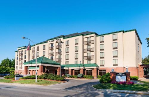 Bloomington Hotel | Pet-Friendly Retreat at Courtyard by Marriott Bloomington