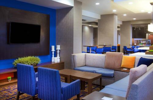 Bloomington Hotel | Pet-Friendly Retreat at Courtyard by Marriott Bloomington
