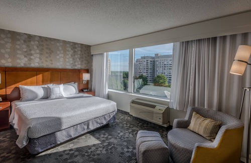 Friendship Village Hotel | Inviting Courtyard by Marriott Bethesda/Chevy Chase Stay
