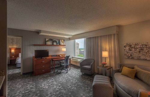 Friendship Village Hotel | Inviting Courtyard by Marriott Bethesda/Chevy Chase Stay
