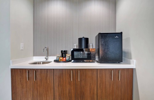 Rogers Hotel | Eco-Friendly Retreat at Courtyard by Marriott Bentonville
