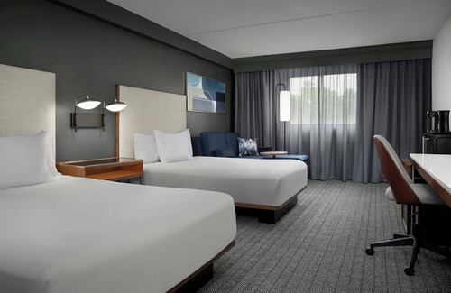 Bloomington Hotel | Relaxing Retreat at Courtyard by Marriott Bloomington