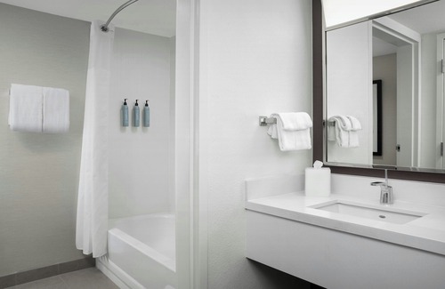 Bloomington Hotel | Relaxing Retreat at Courtyard by Marriott Bloomington