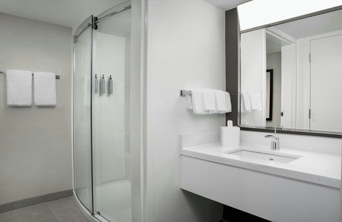 Bloomington Hotel | Relaxing Retreat at Courtyard by Marriott Bloomington