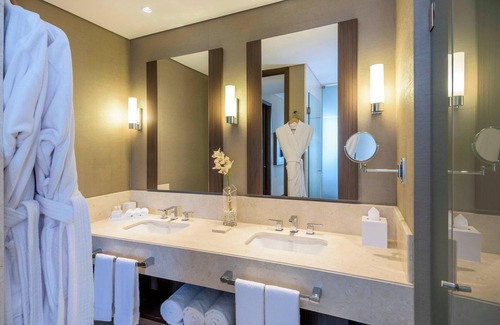 Calle 26 Hotel | Discover Courtyard by Marriott Bogota Airport: 4-Star Comfort