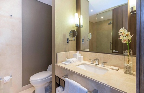 Calle 26 Hotel | Discover Courtyard by Marriott Bogota Airport: 4-Star Comfort
