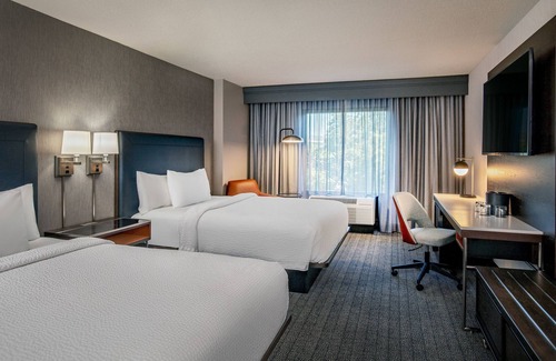 Billerica Hotel | Discover Courtyard by Marriott Boston: Pool & Spa Oasis
