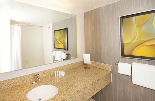 Billerica Hotel | Discover Courtyard by Marriott Boston: Pool & Spa Oasis