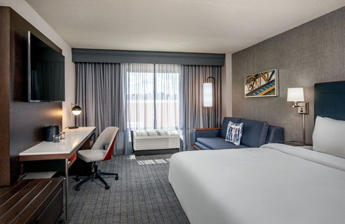 Billerica Hotel | Discover Courtyard by Marriott Boston: Pool & Spa Oasis