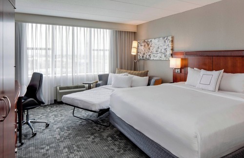 Harbor View - Orient Heights Hotel | Discover Courtyard by Marriott Boston Logan Airport Bliss