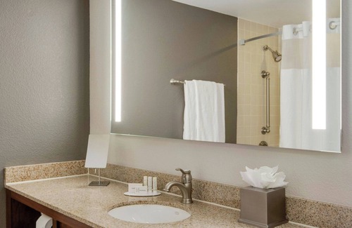 Harbor View - Orient Heights Hotel | Discover Courtyard by Marriott Boston Logan Airport Bliss