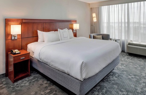 Harbor View - Orient Heights Hotel | Discover Courtyard by Marriott Boston Logan Airport Bliss
