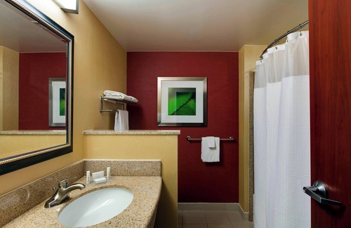 Schaumburg Hotel | Discover Courtyard by Marriott Schaumburg with Pool & Spa