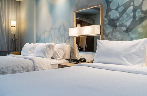 Burlington Hotel | Top-Rated Courtyard by Marriott Burlington with Pool & Spa