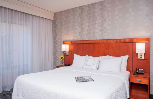 Glenview Hotel | Inviting Courtyard by Marriott Chicago Glenview/Northbrook