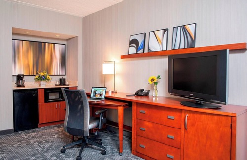 Glenview Hotel | Inviting Courtyard by Marriott Chicago Glenview/Northbrook
