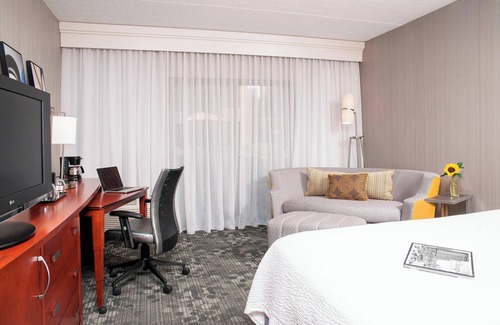 Glenview Hotel | Inviting Courtyard by Marriott Chicago Glenview/Northbrook