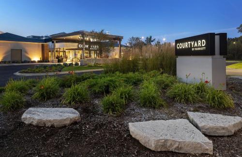 Waukegan Hotel | Discover Comfort at Courtyard by Marriott Chicago Waukegan