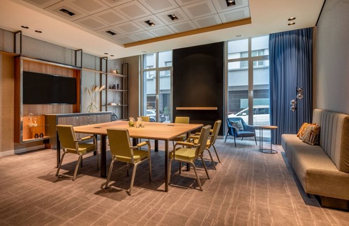 Altstadt-Nord Hotel | Discover Comfort at Courtyard by Marriott Cologne