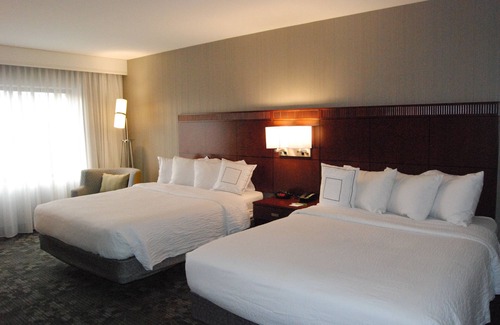 Cranbury Hotel | Relaxing Retreat at Courtyard by Marriott Cranbury
