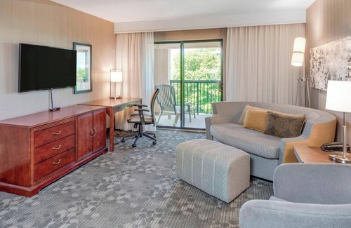 Cranbury Hotel | Relaxing Retreat at Courtyard by Marriott Cranbury