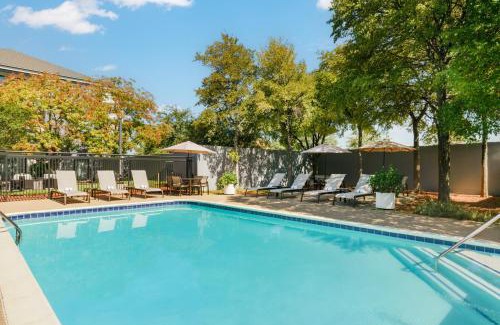 Lewisville Hotel | Pet-Friendly Comfort at Courtyard by Marriott Dallas Lewisville