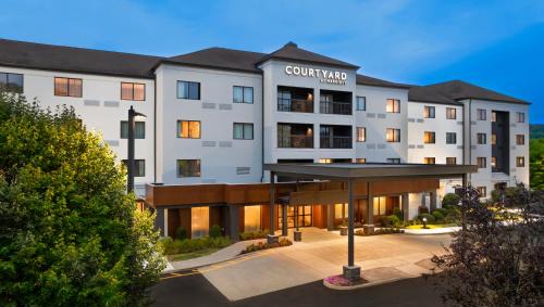Danbury Hotel | Pet-Friendly Retreat at Courtyard by Marriott Danbury