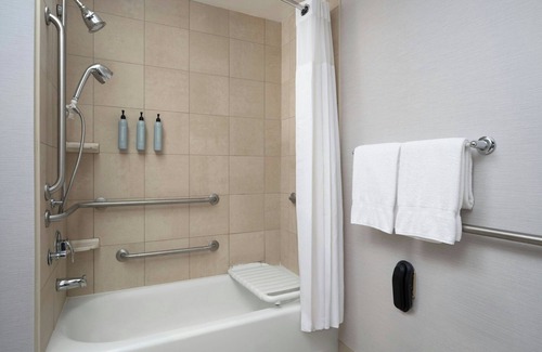 Dayton Hotel | Cozy Courtyard by Marriott Dayton: Pool & Breakfast Included