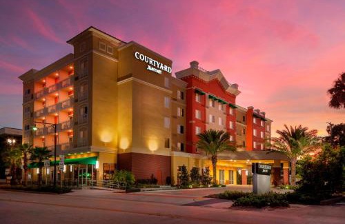 DeLand Hotel | Discover Courtyard by Marriott DeLand Historic Downtown