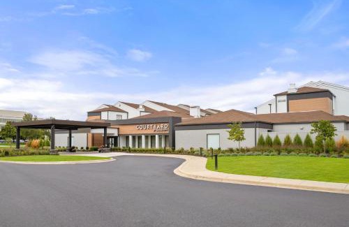 Livonia Hotel | Relax at Courtyard by Marriott Detroit Livonia with Pool & More