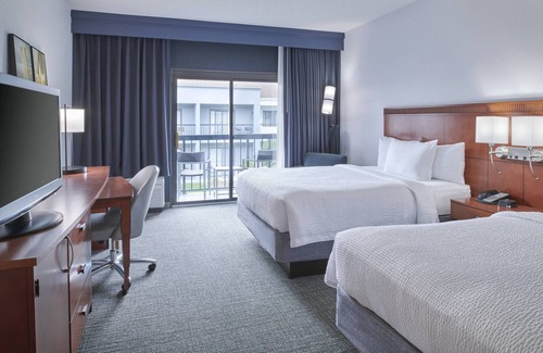 Troy Hotel | Relaxing Retreat at Courtyard by Marriott Detroit Troy
