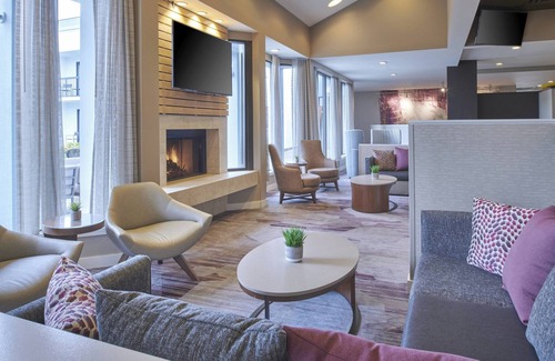 Troy Hotel | Relaxing Retreat at Courtyard by Marriott Detroit Troy