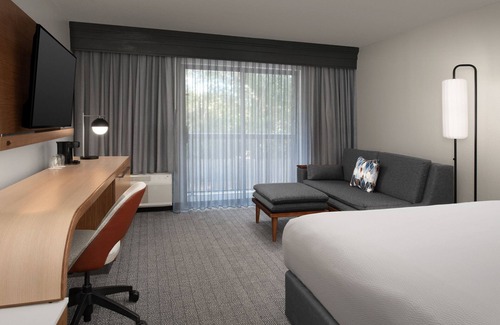 Dothan Hotel | Experience Courtyard by Marriott Dothan with Great Amenities