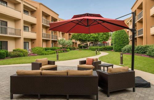 Chantilly Hotel | Modern Courtyard by Marriott Dulles Airport with Breakfast