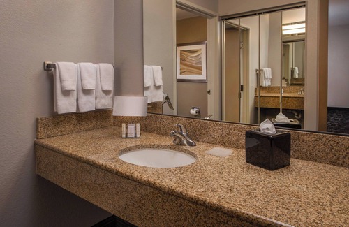 Potomac Falls Hotel | Experience Comfort at Courtyard by Marriott Dulles Town Center