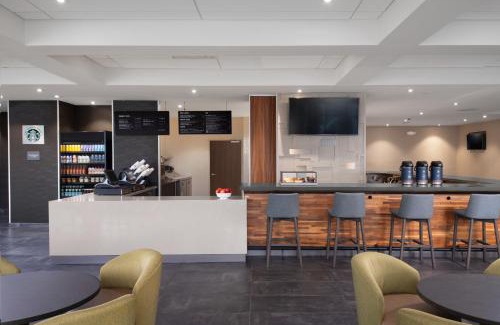 Bloomington Hotel | Comfortable Stay at Courtyard by Marriott Edina Bloomington