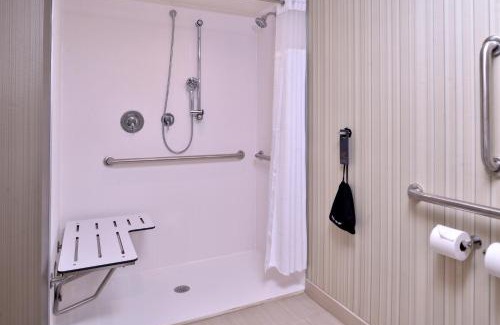 Bloomington Hotel | Comfortable Stay at Courtyard by Marriott Edina Bloomington