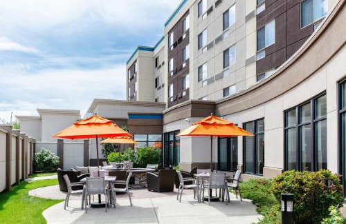West Edmonton Hotel | Discover Courtyard by Marriott Edmonton West with Pool & Dining