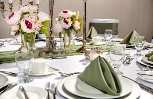 West Edmonton Hotel | Discover Courtyard by Marriott Edmonton West with Pool & Dining