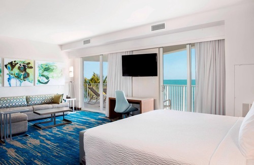 Marathon Hotel | Experience Oceanfront Bliss at Courtyard by Marriott Faro Blanco