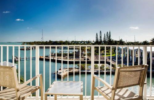 Marathon Hotel | Oceanfront Retreat at Courtyard by Marriott Faro Blanco