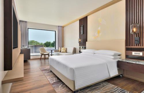 Gorakhpur Hotel | Elegant Courtyard by Marriott Gorakhpur with Ocean Views