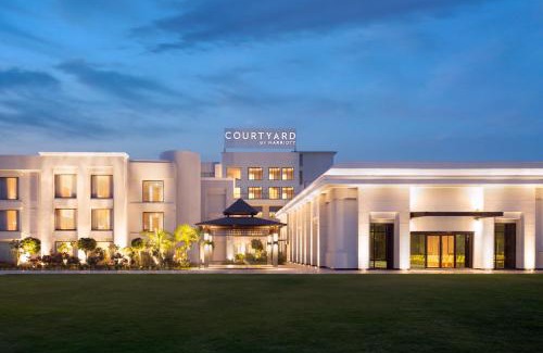 Gorakhpur Hotel | Elegant Courtyard by Marriott Gorakhpur with Ocean Views