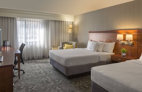 East Paris Hotel | Comfortable Stay at Courtyard by Marriott Grand Rapids Airport