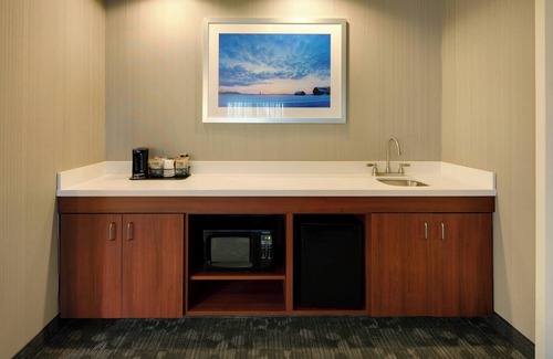 East Paris Hotel | Comfortable Stay at Courtyard by Marriott Grand Rapids Airport