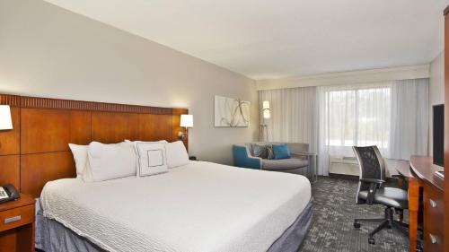 Gulfport Hotel | Relax at Courtyard by Marriott Gulfport Beachfront